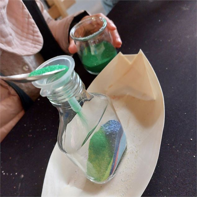 Atelier création d'une bouteille de relaxation_Les Gets - Martine Marzi
