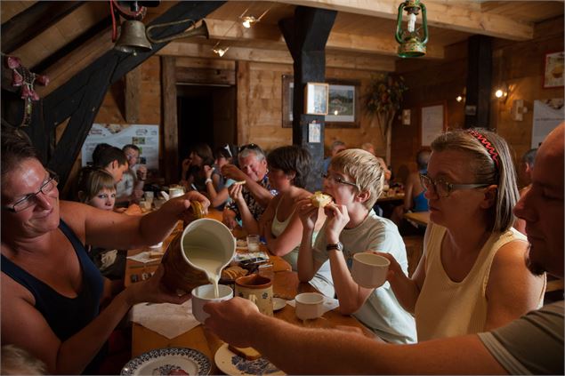 Goûter à l'alpage de Barbossine - G.Vabre