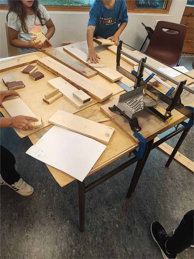 Atelier créatif bois - Nicheoir à oiseaux_Saint-Jean-de-Sixt - Ecomusée du bois et de la foret