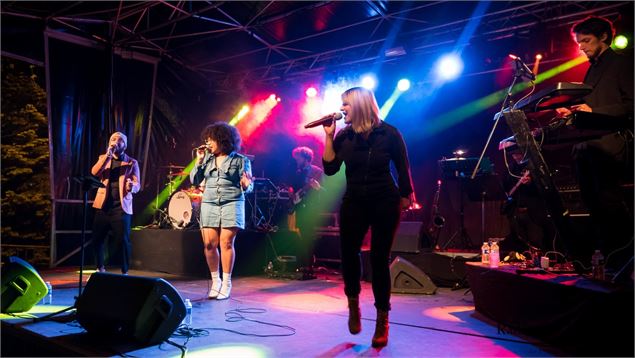 Chanteuse - Radio Val d'Isère