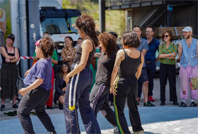 Parade d'intimidation Aigre-douce  - Spectacle Est Dans La Rue_La Toussuire - Mathildaolmi