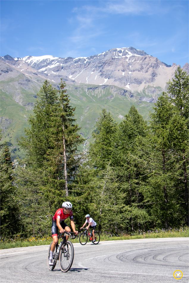Deux concurrents en direction du Mont Cenis - LVO