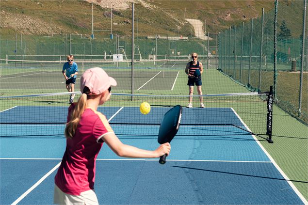 Initiation au pickleball_Val-d'Isère - Corentin Valençot - Val d'Isère Tourisme
