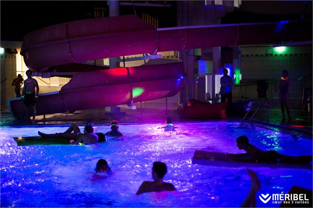 Pool party à la piscine - soirée