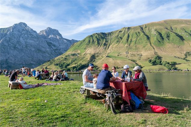 Fête, concert et repas champêtre au lac de la cour - ©Le Grand-Bornand Tourisme
