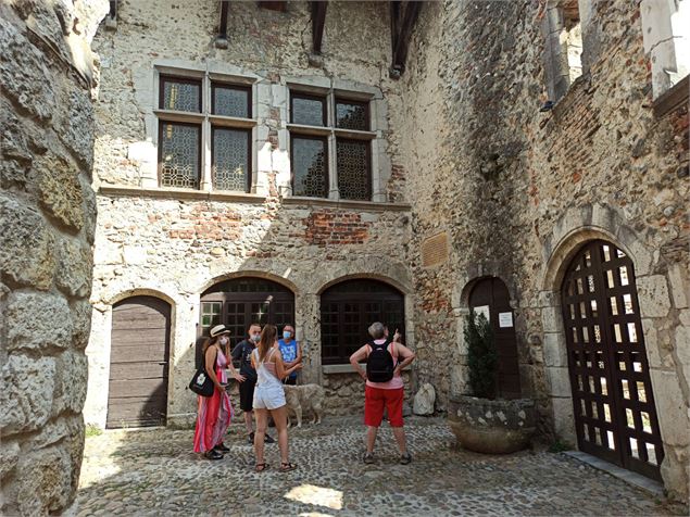 Visite guidée Pérouges - Marilou Perino