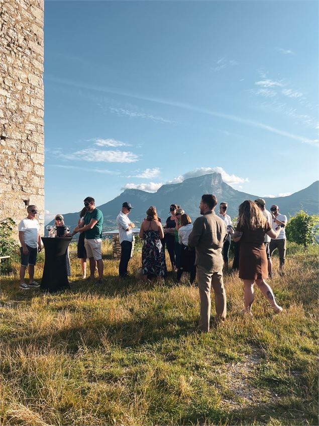 Dégustation au pied des tours - Beneath