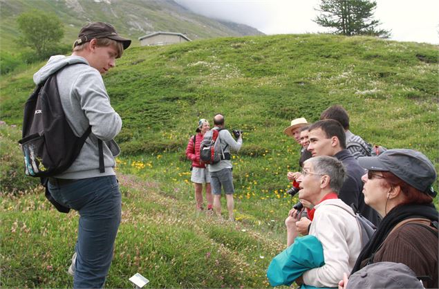 Un groupe participe à une visite accompagnée - Jean-François Durand