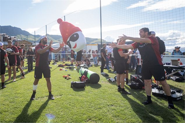 Séance de dédicaces des joueurs du LOU RUGBY - JNJ Photo