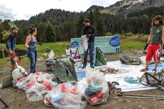 Journée de ramassage des déchets en montagne_Taninges - Praz de Lys Sommand