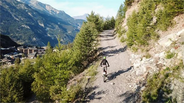 Un motard au-dessus de La Norma - OTHMV