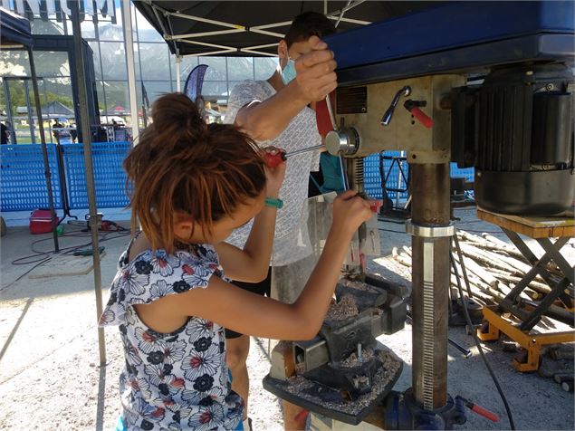 Atelier de fabrication de tabourets en famille et pass partout!_Le Corbier