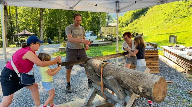 Atelier de fabrication de tabourets en famille et pass partout!_Le Corbier