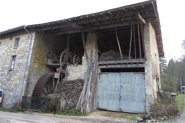 Moulin situé à l'entrée du village - S.Megani