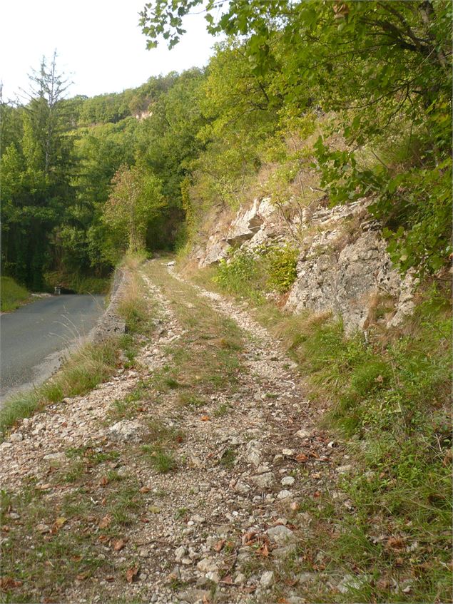 Chemin pédestre menant à Egieu - Association Vivre à Egieu