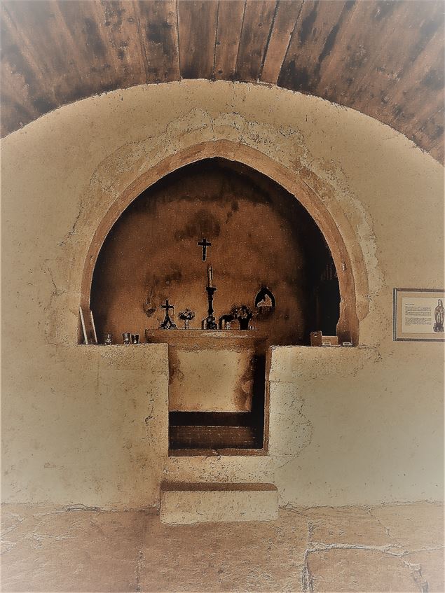 Intérieur de la chapelle - Association Vivre à Egieu