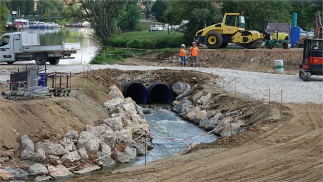 Chantier sur le barrage d'aiguilles - Reyssouze et Affluents