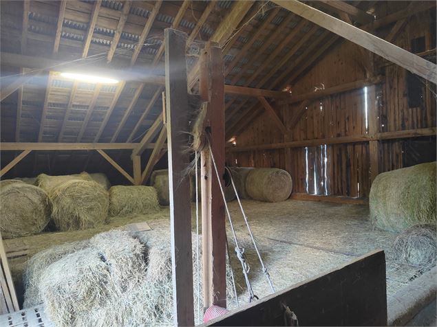 Vue intérieure de la ferme - grenier - OT Flumet/St Nicolas
