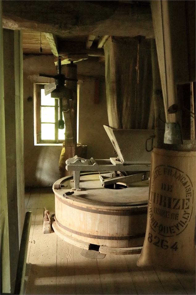 Intérieur du Moulin Bovagnet avec ses machines d'origine - Jean Pierre Dupraz