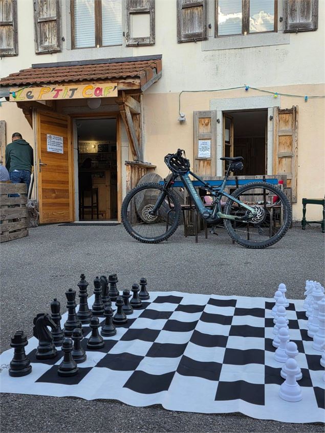Jeu d'échecs extérieur - Le P'tit Caf de Poche