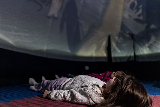 Atelier astronomie des tous petits : immersion dans un planétarium_Châtel - Châtel Tourisme