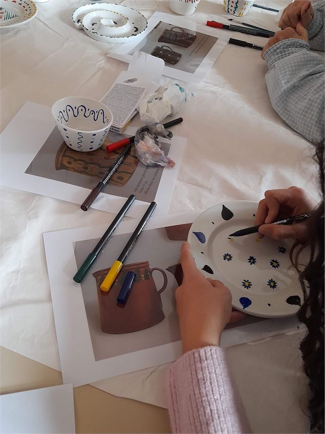 Décore ta céramique à la manière des potiers savoyards - Bertille Favre