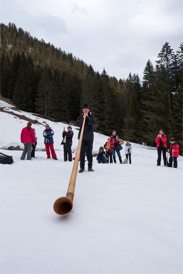 Randonnée au son du cor des Alpes - Yvan Tisseyre