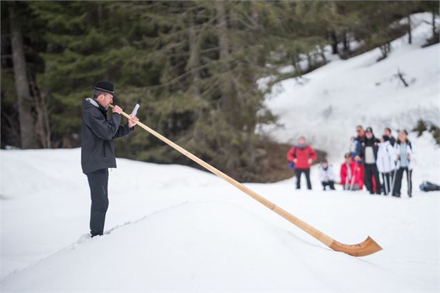 Randonnée au son du cor des Alpes - Yvan Tisseyre