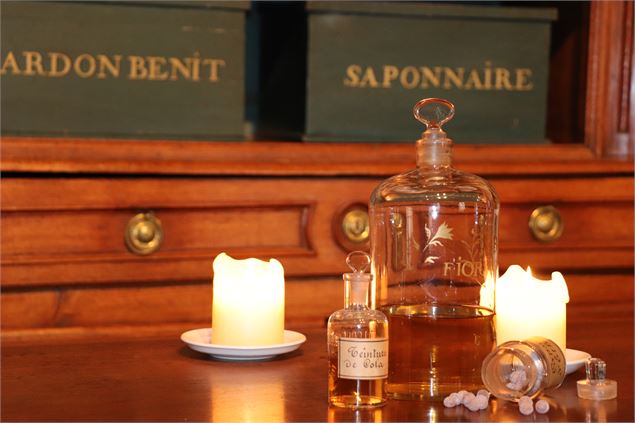 Apothicairerie aux chandelles - Josy Leblanc