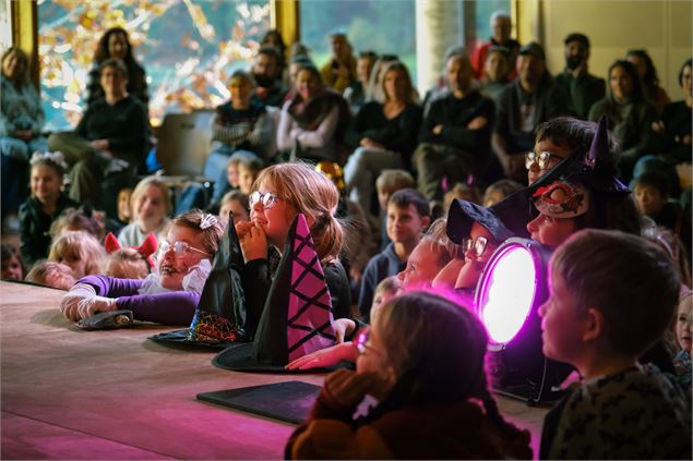 Spectacle de magie pour Halloween à Montriond. - Vallée d'Aulps Tourisme.