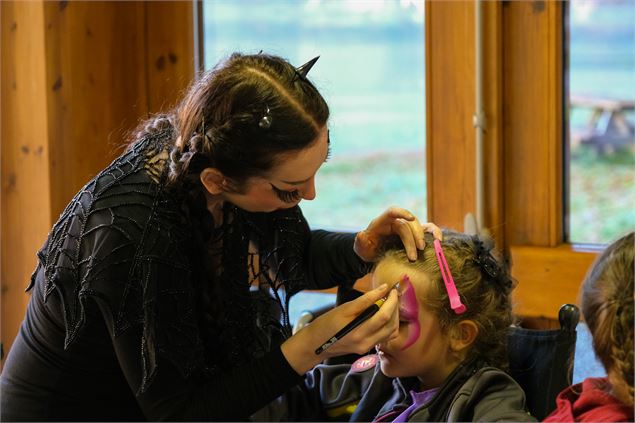 Atelier maquillage pour enfants à Halloween à Montriond. - Vallée d'Aulps Tourisme.