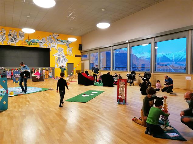 Salle de l'Écho du Jaillet, avec les jeux de de Ma Neige enchantée - © Cordon Tourisme