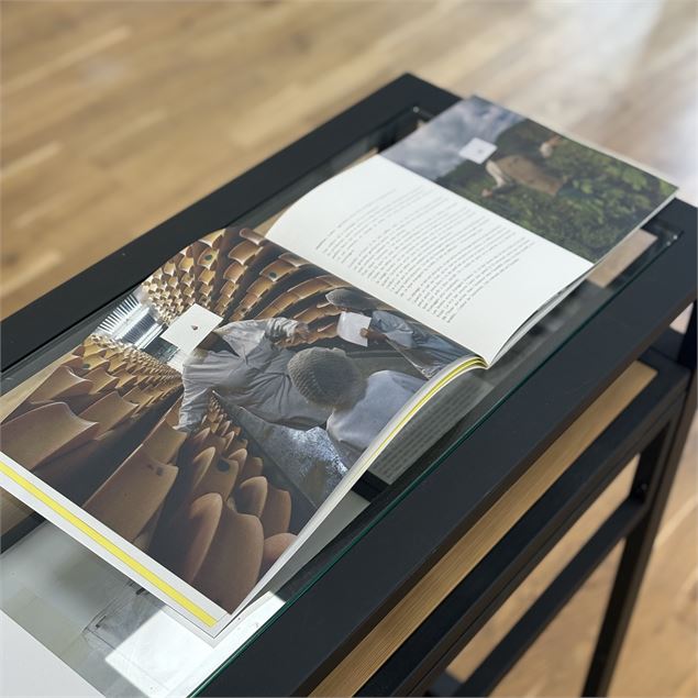 Livre de l'œuvre le sens du milieu - Office de Tourisme Porte de Maurienne