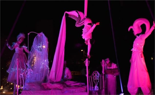 Descente aux flambeaux de Noël_Les Belleville - EMILIE MONTARLOT