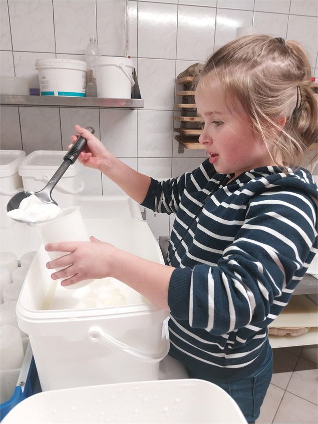 A la découverte de la fabrication des fromages de chèvre - Cyril Entzmann