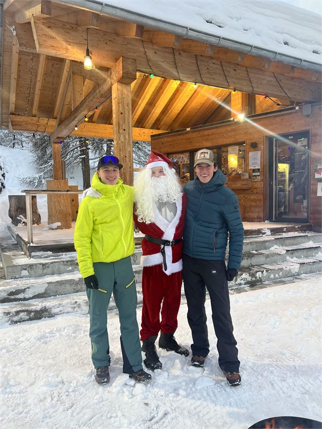 Arrivée du Père Noël à la Buvette_Thyon