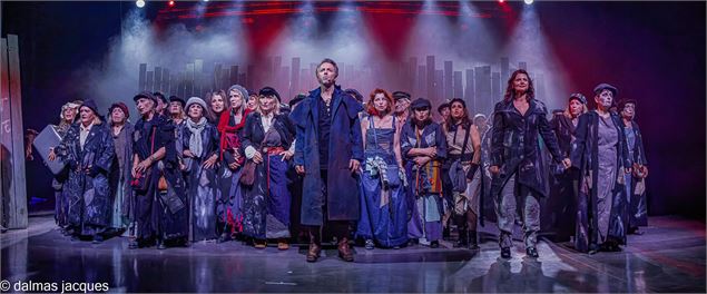 AU CHOEUR DES COMEDIES MUSICALES_Aix-les-Bains - La Note Bleue