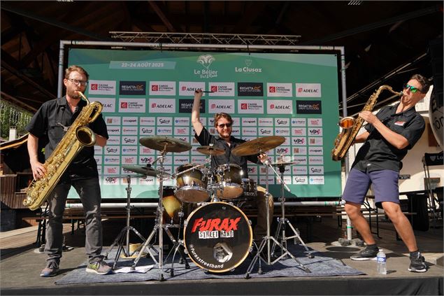 Pot d'accueil - Descente aux torches & fanfare_La Clusaz