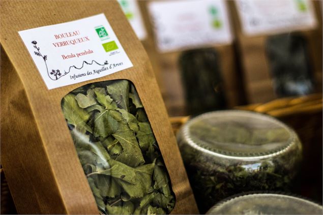 Visite du séchoir des plantes - tisanes - OT Saint Jean d'Arves