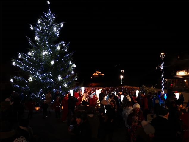 Sapin illuminé - ©Cordon Tourisme