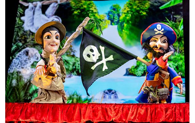 Guignol Rhône Alpes et Rio le majestueux perroquet - Rr