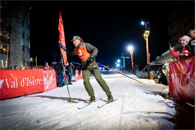 Skieur lors de la cours de ski de fond nocturne à Val d'Isère - Val d'Isère Tourisme