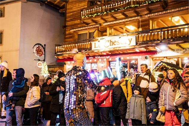 Parade fantastique et lumineuse_Châtel - L.. Meyer - Val Média
