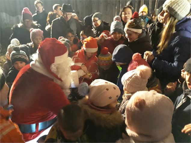 Arrivée du Père Noël_Vailly - Comité des Fêtes de Vailly