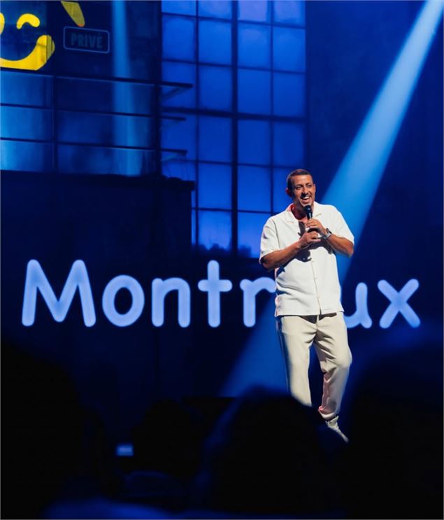Yassine Jematte, humoriste, sur scène à Montreux - Office de Tourisme