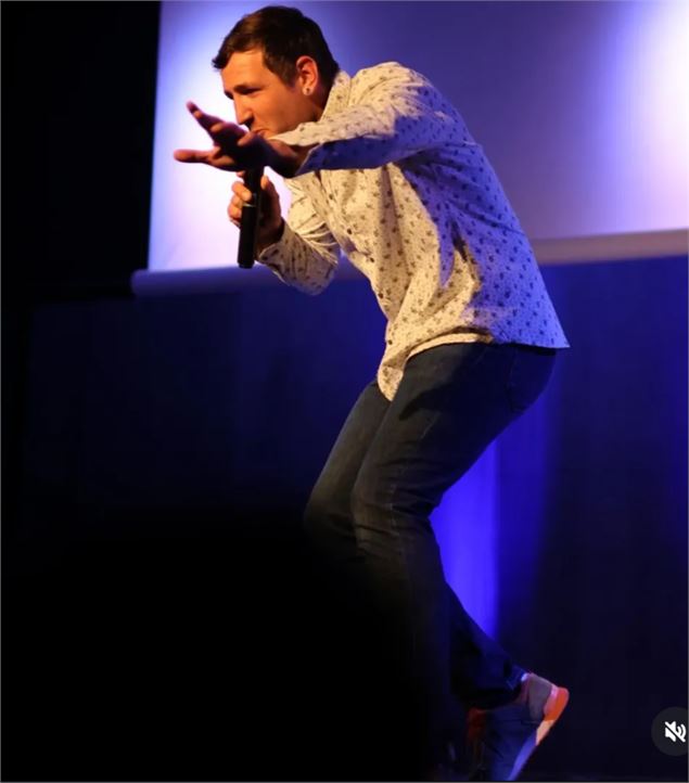 Quentin de la Yaute , humoriste sur scène - Office de Tourisme