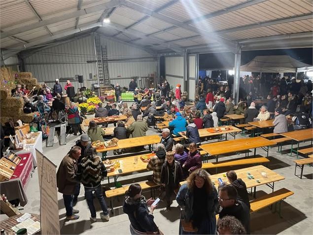 Marché de producteurs à la Ferme du Petit Brens_Brens - Unsplash