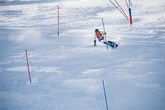 Skieur sur la Face de Bellevarde lors du Critérium de la Première Neige à Val d'Isère - Club des spo