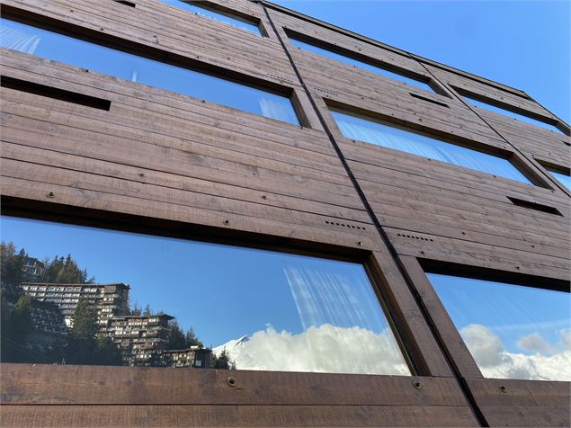 Façade et reflets - OT Les Arcs - Andy Parant