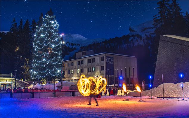 Spectacle de feu tout public - OT Flaine-Candice Genard
